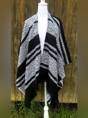 #C-12 Black & White Shawl/Cape Old Navy